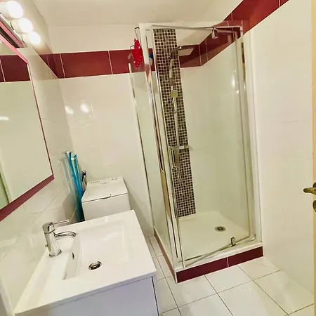 Lumineux Avec Balcon, Centre, A 200m De La Plage, Proche Commerces Et Marche - Fr-1-433-119 公寓