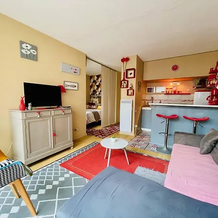 Lumineux Avec Balcon, Centre, A 200m De La Plage, Proche Commerces Et Marche - Fr-1-433-119 Apartment