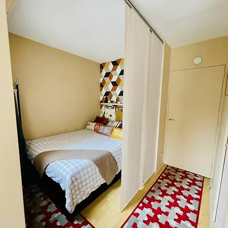 Lumineux Avec Balcon, Centre, A 200m De La Plage, Proche Commerces Et Marche - Fr-1-433-119
