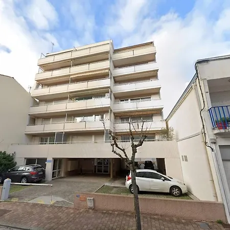 Lumineux Avec Balcon, Centre, A 200m De La Plage, Proche Commerces Et Marche - Fr-1-433-119 Arcachon